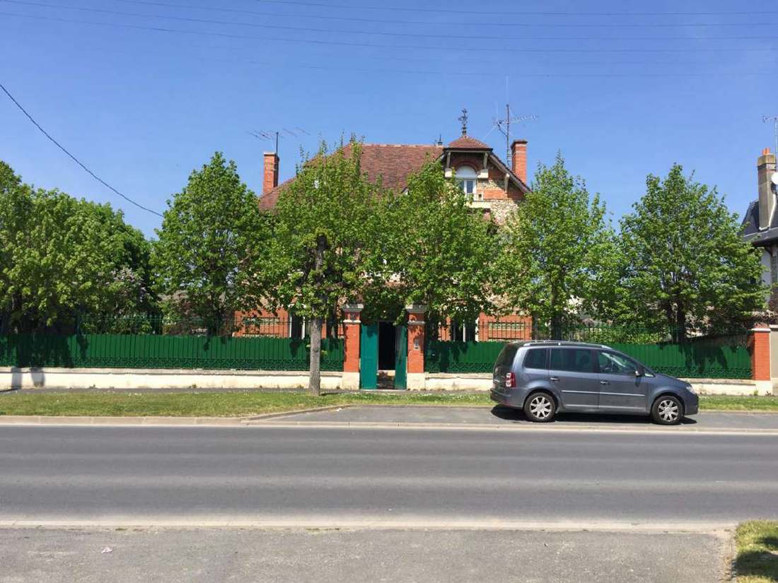Dormans Villa